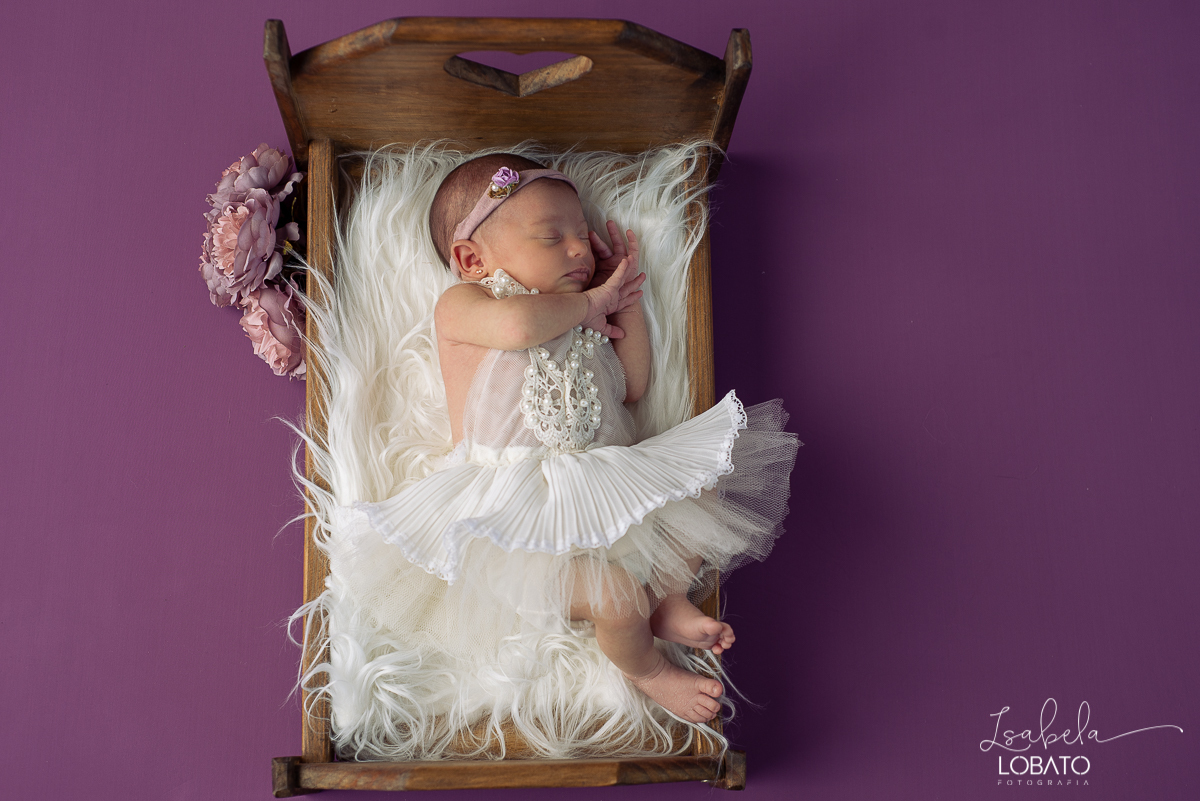 ensaio-fotografico-de-recem-nascido-ensaio-newborn-bebe-recem-nascido-sono-do-bebe-acompanhamento-fotografico-infantil-cenario-de-newborn-fundo-fotografico-para-ensaio-newborn-fotografa-especialista-em-ensaio-newborn-isabela-lobato-fotografia-barbacena-mg