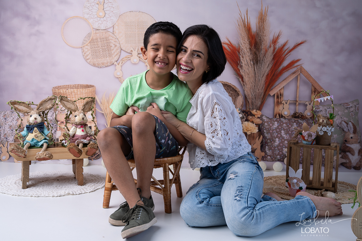 cenario-fotografico-de-pascoa-painel-fotografico-pascoa-fundo-fotografico-de-pascoa-sessão-fotografica-de-pasco-coelhinho-da-pascoa-fotos-de-pascoa-sessao-de-pascoa-2022-ovos-de-pascoa-barbacena-cenoura-do-coelhinho-da-pascoa-roupas-infantil-alfabeto