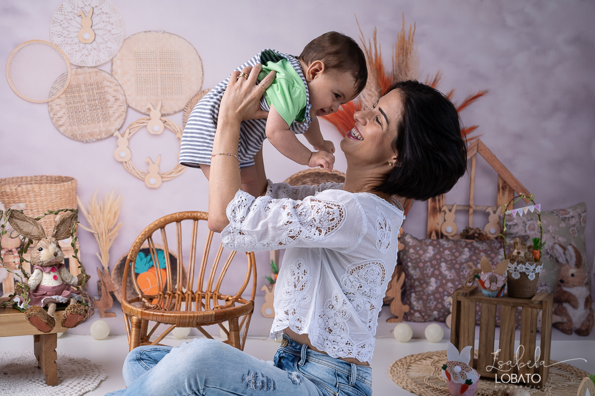 cenario-fotografico-de-pascoa-painel-fotografico-pascoa-fundo-fotografico-de-pascoa-sessão-fotografica-de-pasco-coelhinho-da-pascoa-fotos-de-pascoa-sessao-de-pascoa-2022-ovos-de-pascoa-barbacena-cenoura-do-coelhinho-da-pascoa-roupas-infantil-alfabeto