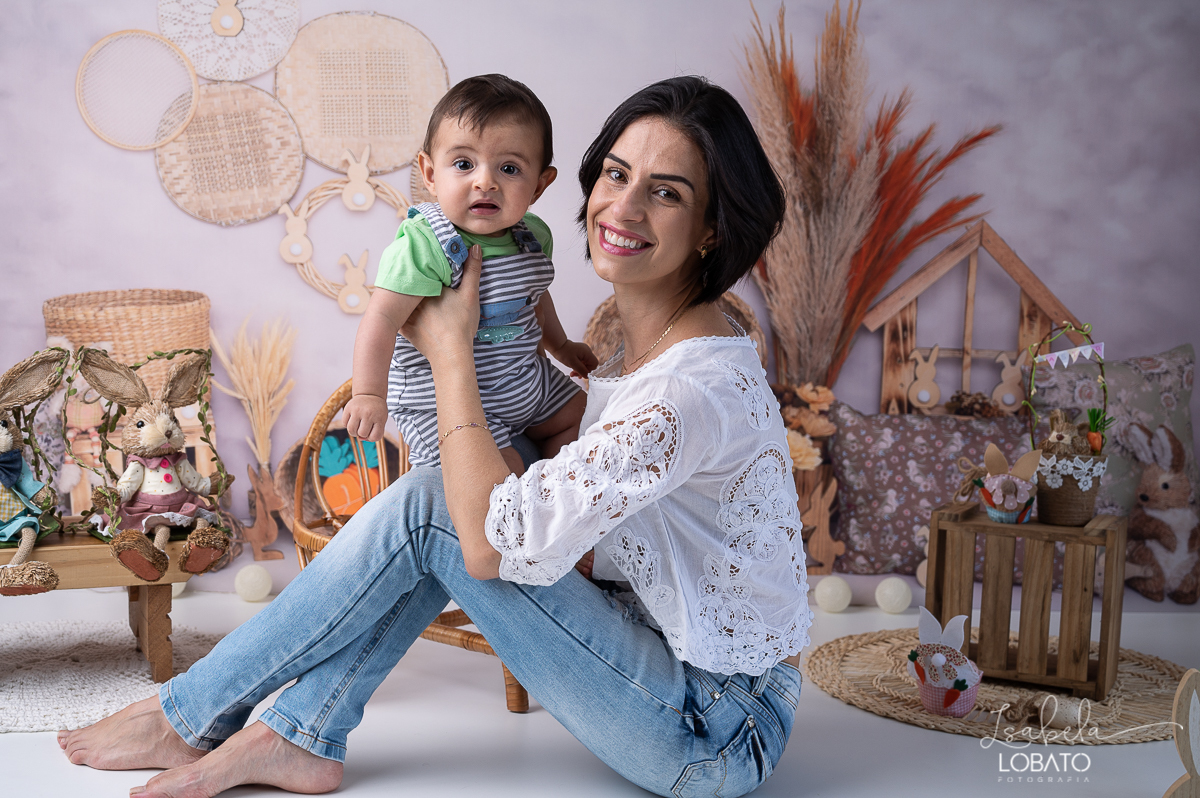 cenario-fotografico-de-pascoa-painel-fotografico-pascoa-fundo-fotografico-de-pascoa-sessão-fotografica-de-pasco-coelhinho-da-pascoa-fotos-de-pascoa-sessao-de-pascoa-2022-ovos-de-pascoa-barbacena-cenoura-do-coelhinho-da-pascoa-roupas-infantil-alfabeto