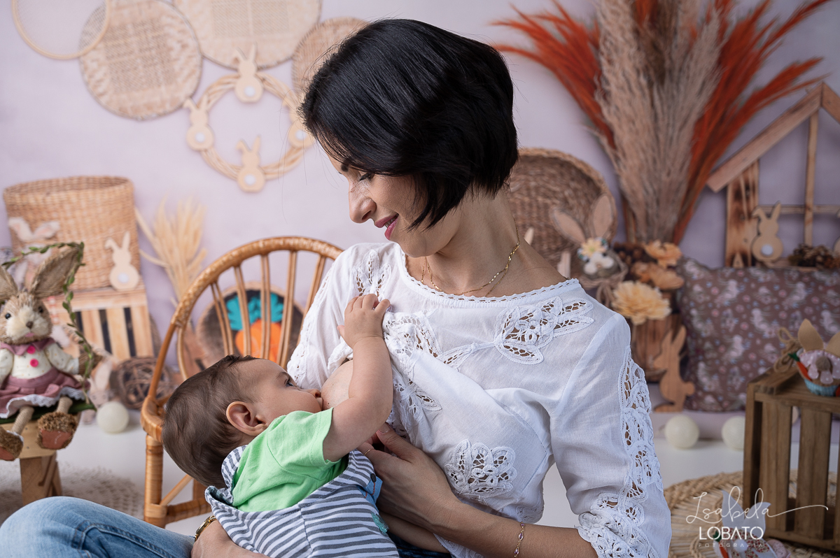 cenario-fotografico-de-pascoa-painel-fotografico-pascoa-fundo-fotografico-de-pascoa-sessão-fotografica-de-pasco-coelhinho-da-pascoa-fotos-de-pascoa-sessao-de-pascoa-2022-ovos-de-pascoa-barbacena-cenoura-do-coelhinho-da-pascoa-roupas-infantil-alfabeto