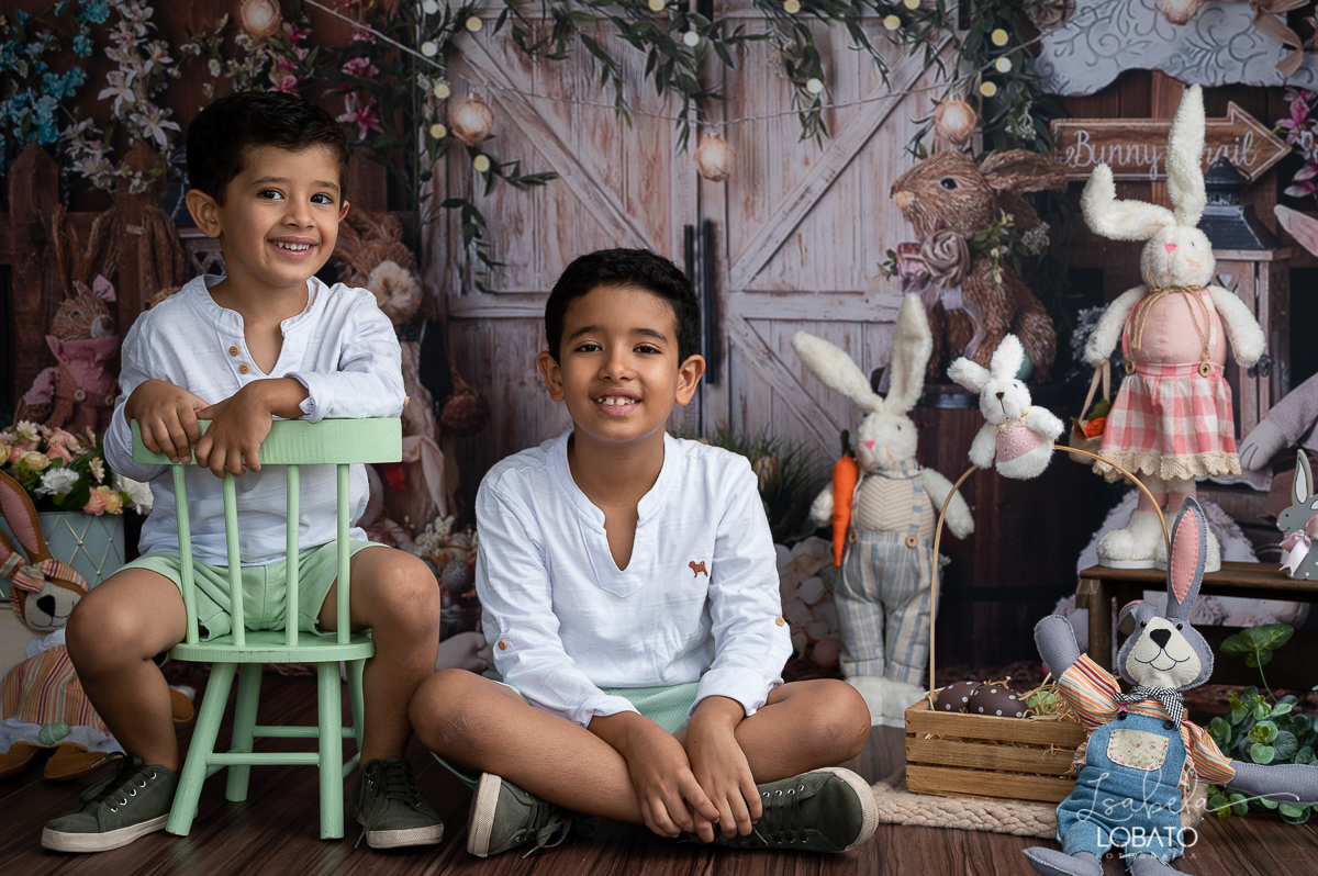 cenario-fotografico-de-pascoa-painel-fotografico-pascoa-fundo-fotografico-de-pascoa-sessão-fotografica-de-pasco-coelhinho-da-pascoa-fotos-de-pascoa-sessao-de-pascoa-2022-ovos-de-pascoa-fotografia-infantil-barbacena-cenoura-do-coelhinho-da-pascoa-estudio