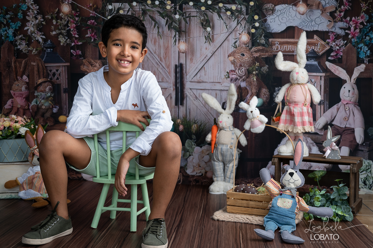 cenario-fotografico-de-pascoa-painel-fotografico-pascoa-fundo-fotografico-de-pascoa-sessão-fotografica-de-pasco-coelhinho-da-pascoa-fotos-de-pascoa-sessao-de-pascoa-2022-ovos-de-pascoa-fotografia-infantil-barbacena-cenoura-do-coelhinho-da-pascoa-estudio