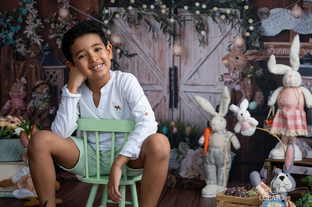 cenario-fotografico-de-pascoa-painel-fotografico-pascoa-fundo-fotografico-de-pascoa-sessão-fotografica-de-pasco-coelhinho-da-pascoa-fotos-de-pascoa-sessao-de-pascoa-2022-ovos-de-pascoa-fotografia-infantil-barbacena-cenoura-do-coelhinho-da-pascoa-estudio