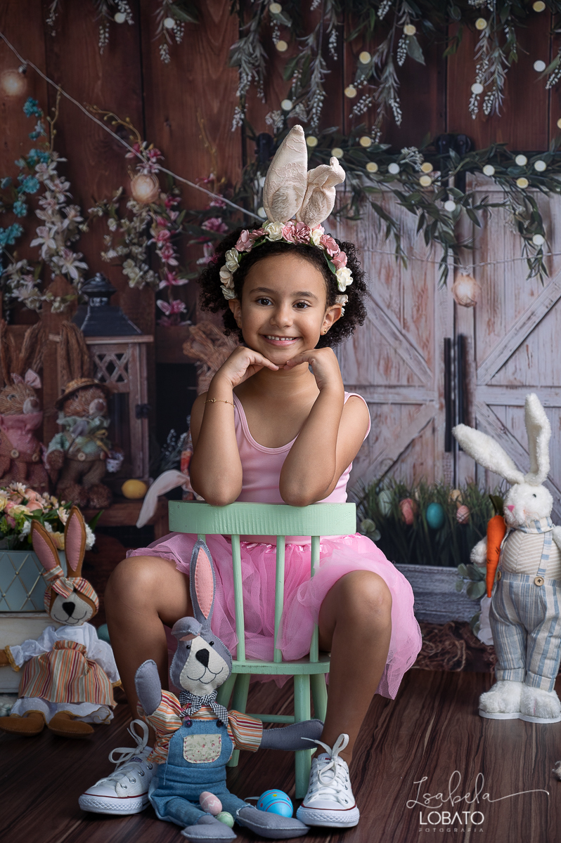 cenario-fotografico-de-pascoa-painel-fotografico-pascoa-fundo-fotografico-de-pascoa-sessão-fotografica-de-pasco-coelhinho-da-pascoa-fotos-de-pascoa-sessao-de-pascoa-2022-ovos-de-pascoa-fotografia-infantil-barbacena-cenoura-do-coelhinho-da-pascoa-estudio