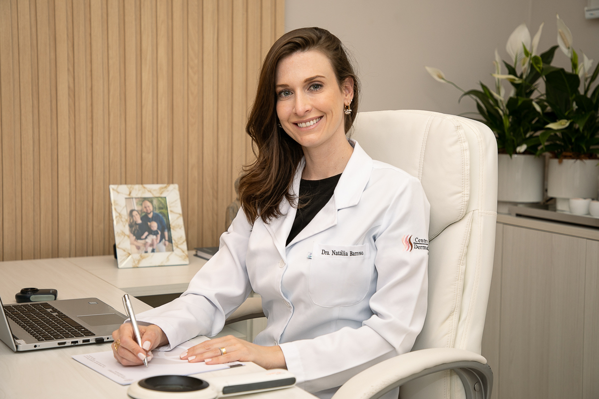 fotografia-publicitaria-fotografia-de-medico-rede-social-de-medico-mkt-medico-midias-sociais-para-medico-retrato-corporativo-dermatologista-em-barbabacena-centro-clinico-dermatologico-dr-geraldo-barroso-dra-natalia-barroso-dermatologista-em-barbacena-mg