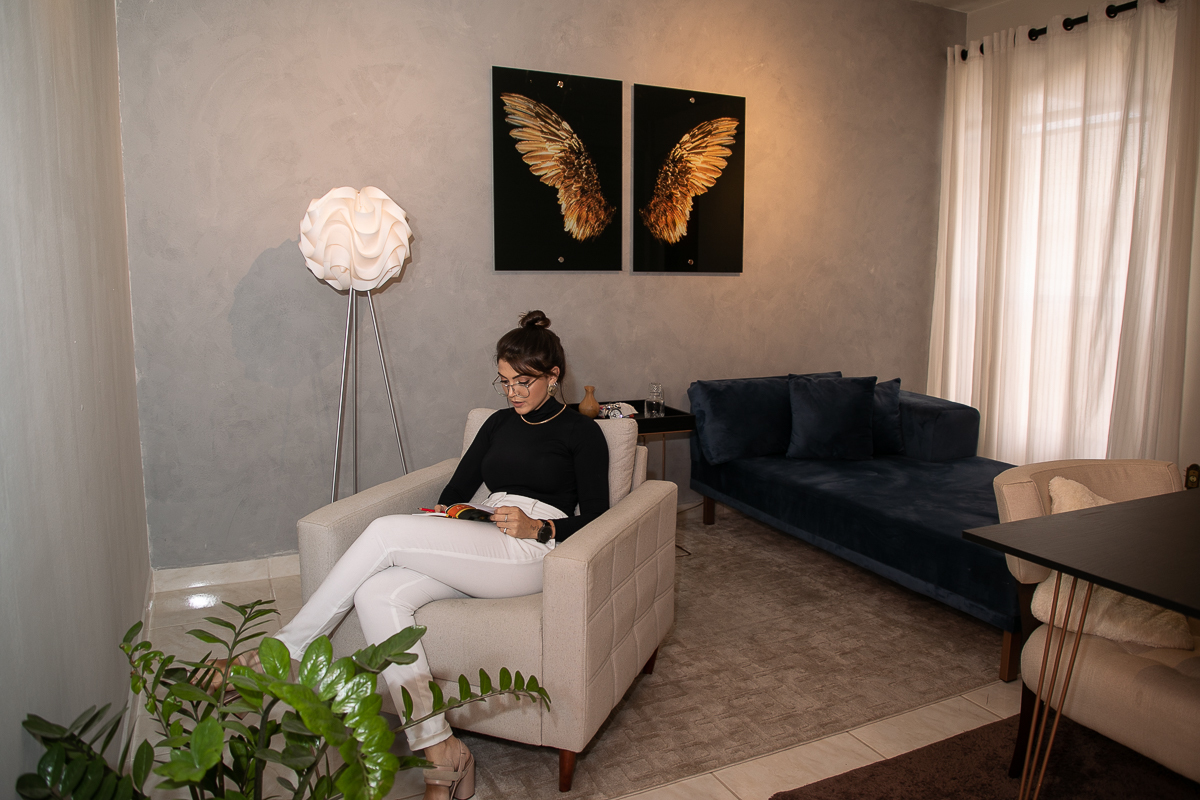 fotografia-publicitaria-retrato-corporativo-mkt-marketing-digital-para-psicologo-foto-de-consultorio-pscicologico-psicologa-em-barbacena-thais-nascimento-psicologa-fotografa-de-publicidade-em-barbacena-redes-sociais-de-psicologo-isabela-lobato-fotografia