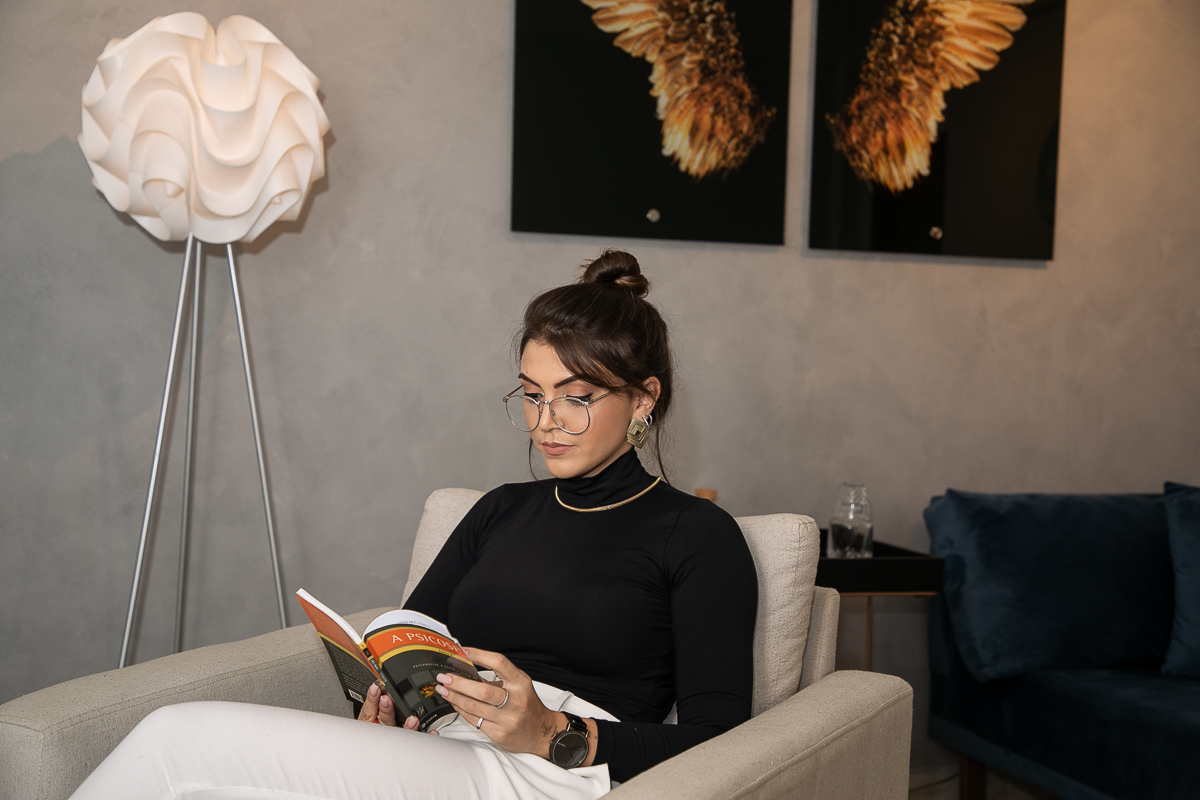 fotografia-publicitaria-retrato-corporativo-mkt-marketing-digital-para-psicologo-foto-de-consultorio-pscicologico-psicologa-em-barbacena-thais-nascimento-psicologa-fotografa-de-publicidade-em-barbacena-redes-sociais-de-psicologo-isabela-lobato-fotografia