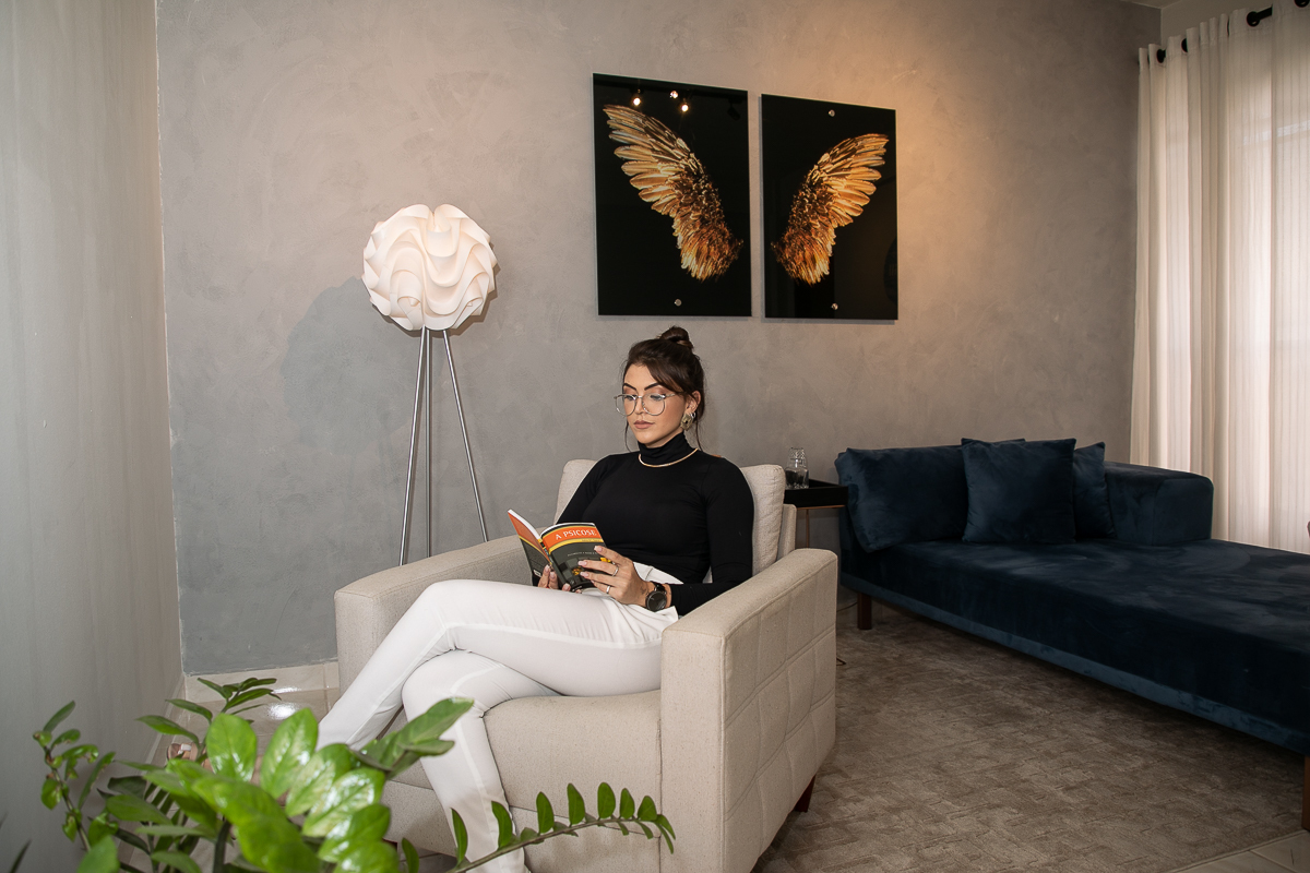 fotografia-publicitaria-retrato-corporativo-mkt-marketing-digital-para-psicologo-foto-de-consultorio-pscicologico-psicologa-em-barbacena-thais-nascimento-psicologa-fotografa-de-publicidade-em-barbacena-redes-sociais-de-psicologo-isabela-lobato-fotografia