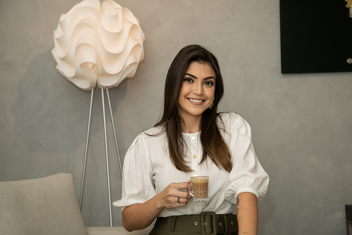 fotografia-publicitaria-retrato-corporativo-mkt-marketing-digital-para-psicologo-foto-de-consultorio-pscicologico-psicologa-em-barbacena-thais-nascimento-psicologa-fotografa-de-publicidade-em-barbacena-redes-sociais-de-psicologo-isabela-lobato-fotografia