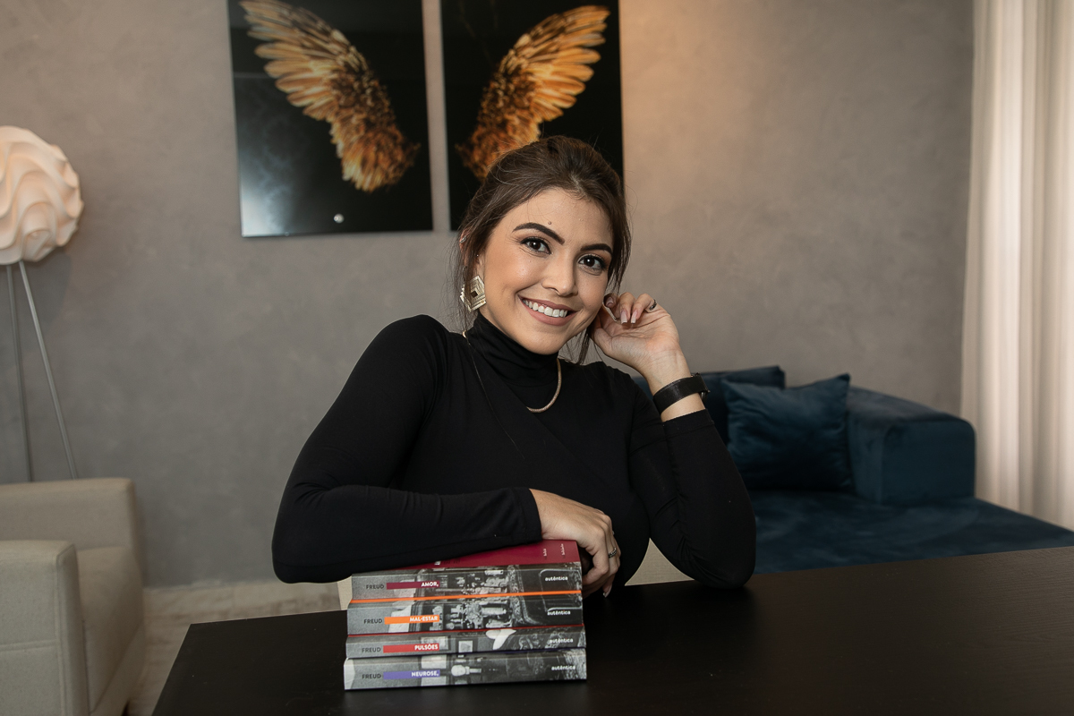 fotografia-publicitaria-retrato-corporativo-mkt-marketing-digital-para-psicologo-foto-de-consultorio-pscicologico-psicologa-em-barbacena-thais-nascimento-psicologa-fotografa-de-publicidade-em-barbacena-redes-sociais-de-psicologo-isabela-lobato-fotografia