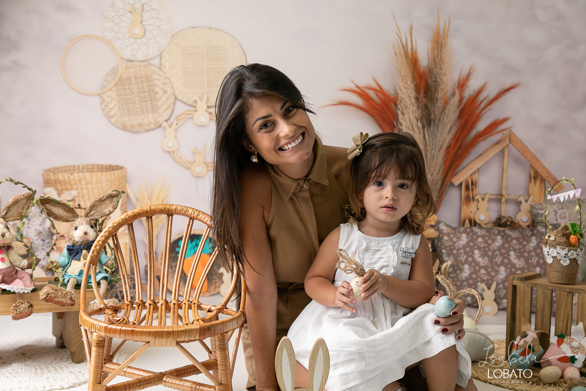 cenario-fotografico-de-pascoa-painel-fotografico-pascoa-fundo-fotografico-de-pascoa-sessão-fotografica-de-pasco-coelhinho-da-pascoa-fotos-de-pascoa-sessao-de-pascoa-2022-ovos-de-pascoa-fotografia-infantil-barbacena-cenoura-do-coelhinho-da-pascoa-estudio