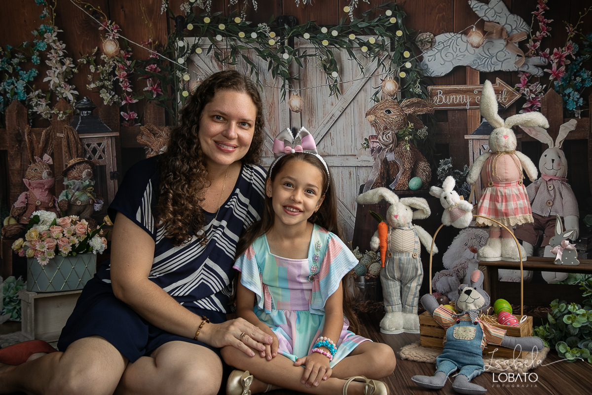 cenario-fotografico-de-pascoa-painel-fotografico-pascoa-fundo-fotografico-de-pascoa-sessão-fotografica-de-pasco-coelhinho-da-pascoa-fotos-de-pascoa-sessao-de-pascoa-2022-ovos-de-pascoa-fotografia-infantil-barbacena-cenoura-do-coelhinho-da-pascoa-estudio