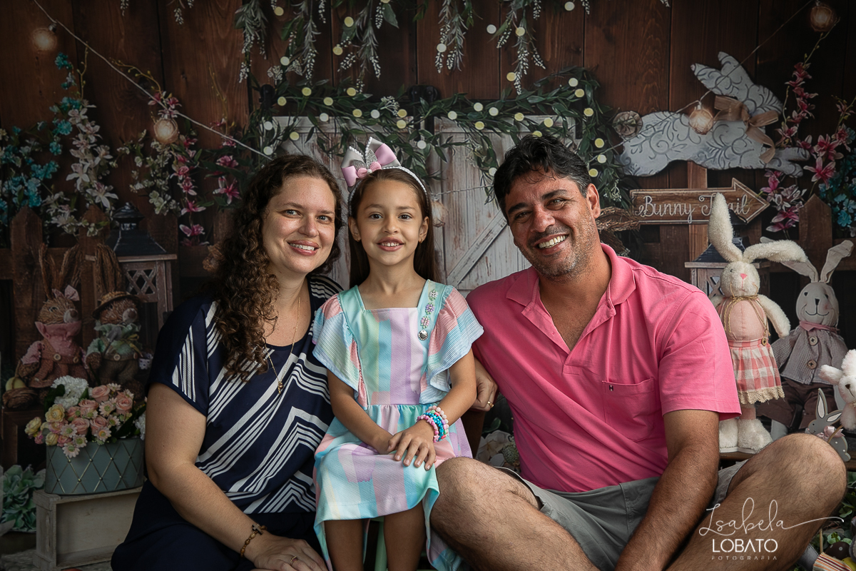 cenario-fotografico-de-pascoa-painel-fotografico-pascoa-fundo-fotografico-de-pascoa-sessão-fotografica-de-pasco-coelhinho-da-pascoa-fotos-de-pascoa-sessao-de-pascoa-2022-ovos-de-pascoa-fotografia-infantil-barbacena-cenoura-do-coelhinho-da-pascoa-estudio