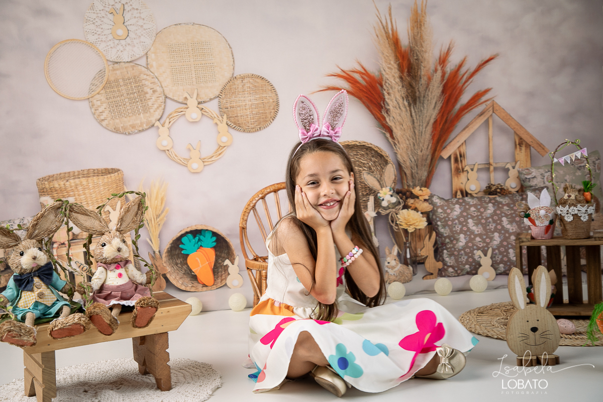 cenario-fotografico-de-pascoa-painel-fotografico-pascoa-fundo-fotografico-de-pascoa-sessão-fotografica-de-pasco-coelhinho-da-pascoa-fotos-de-pascoa-sessao-de-pascoa-2022-ovos-de-pascoa-fotografia-infantil-barbacena-cenoura-do-coelhinho-da-pascoa-estudio