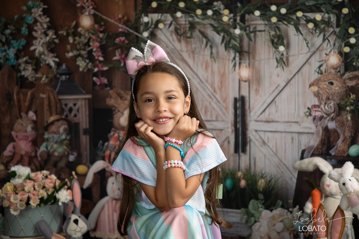 cenario-fotografico-de-pascoa-painel-fotografico-pascoa-fundo-fotografico-de-pascoa-sessão-fotografica-de-pasco-coelhinho-da-pascoa-fotos-de-pascoa-sessao-de-pascoa-2022-ovos-de-pascoa-fotografia-infantil-barbacena-cenoura-do-coelhinho-da-pascoa-estudio