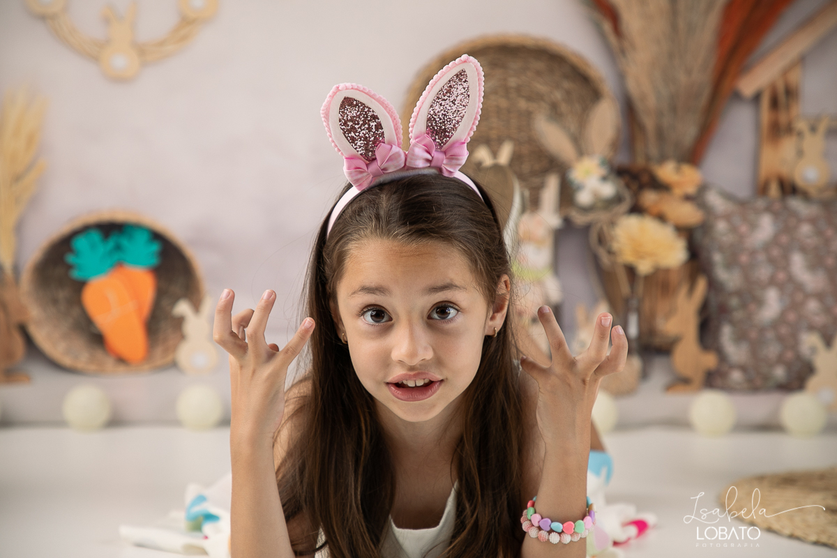 cenario-fotografico-de-pascoa-painel-fotografico-pascoa-fundo-fotografico-de-pascoa-sessão-fotografica-de-pasco-coelhinho-da-pascoa-fotos-de-pascoa-sessao-de-pascoa-2022-ovos-de-pascoa-fotografia-infantil-barbacena-cenoura-do-coelhinho-da-pascoa-estudio