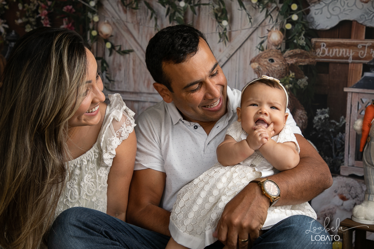 cenario-fotografico-de-pascoa-painel-fotografico-pascoa-fundo-fotografico-de-pascoa-sessão-fotografica-de-pasco-coelhinho-da-pascoa-fotos-de-pascoa-sessao-de-pascoa-2022-ovos-de-pascoa-fotografia-infantil-barbacena-cenoura-do-coelhinho-da-pascoa-estudio