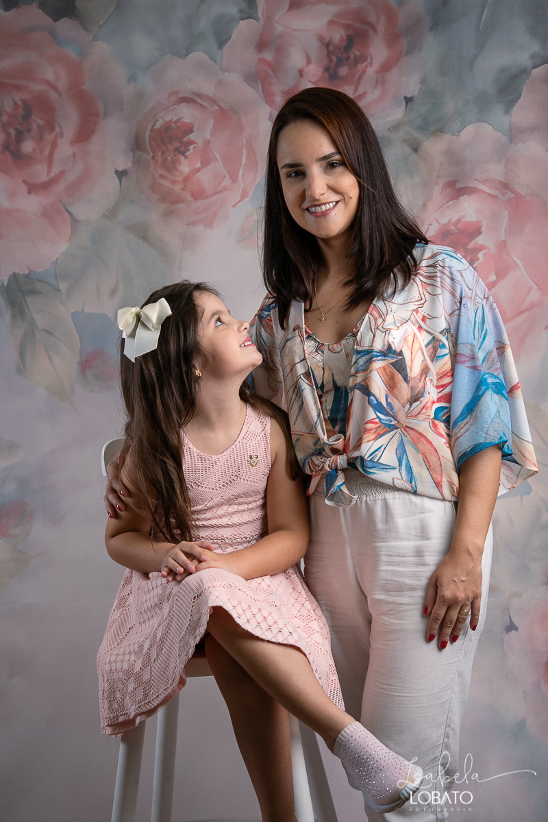 amor-de-mae-dia-das-maes-ensaio-fotografico-dia-das-maes-mamae-amor-mais-sublime-fotografia-de-mae-fundo-fotografico-dia-das-maes-ensaio-das-maes-dia-das-maes-2022-estudio-fotografico-em-barbacena-melhor-fotografa-de-barbacena-iluminacao-de-estudio-ilcao