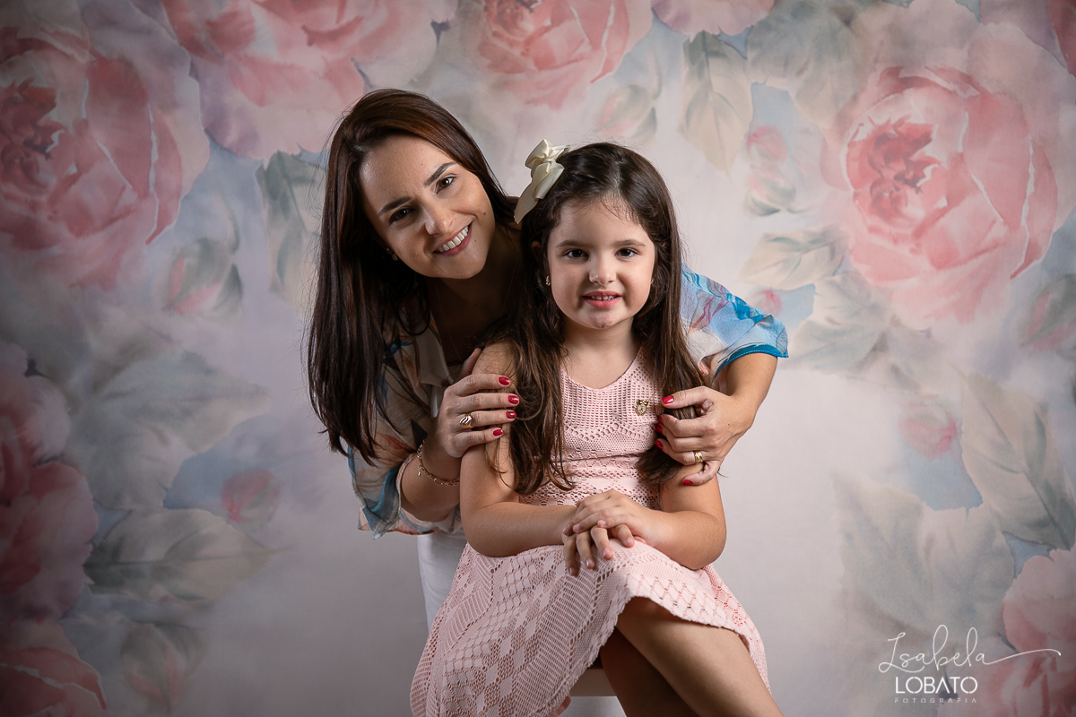 amor-de-mae-dia-das-maes-ensaio-fotografico-dia-das-maes-mamae-amor-mais-sublime-fotografia-de-mae-fundo-fotografico-dia-das-maes-ensaio-das-maes-dia-das-maes-2022-estudio-fotografico-em-barbacena-melhor-fotografa-de-barbacena-iluminacao-de-estudio-ilcao