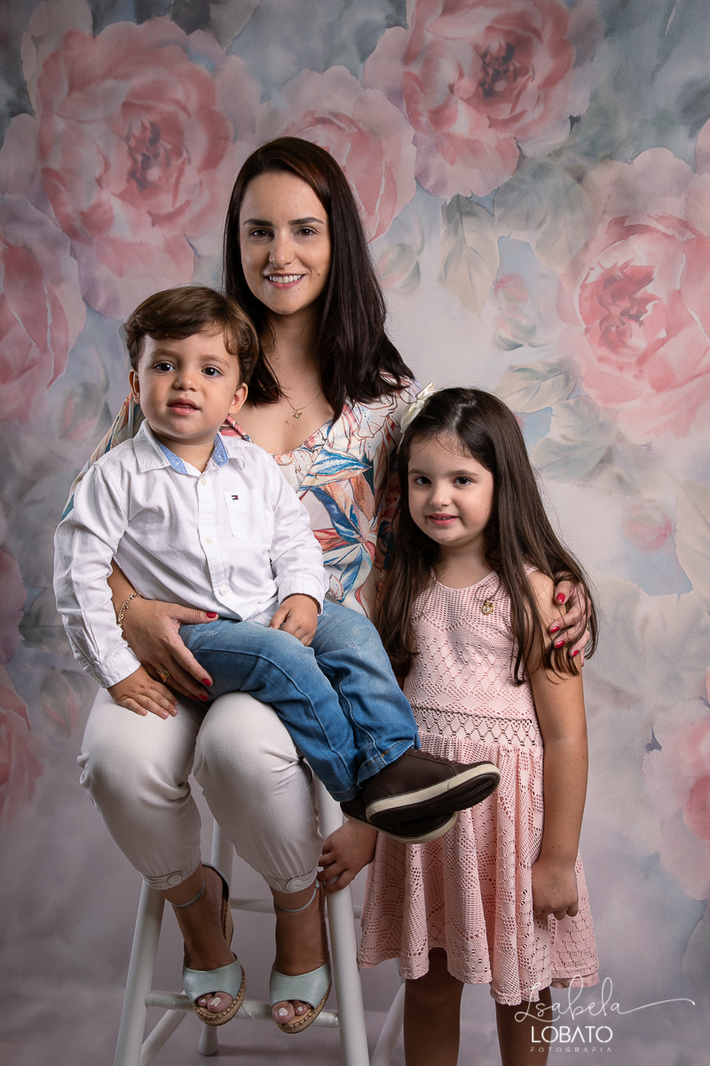 amor-de-mae-dia-das-maes-ensaio-fotografico-dia-das-maes-mamae-amor-mais-sublime-fotografia-de-mae-fundo-fotografico-dia-das-maes-ensaio-das-maes-dia-das-maes-2022-estudio-fotografico-em-barbacena-melhor-fotografa-de-barbacena-iluminacao-de-estudio-ilcao