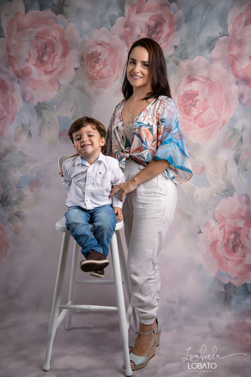 amor-de-mae-dia-das-maes-ensaio-fotografico-dia-das-maes-mamae-amor-mais-sublime-fotografia-de-mae-fundo-fotografico-dia-das-maes-ensaio-das-maes-dia-das-maes-2022-estudio-fotografico-em-barbacena-melhor-fotografa-de-barbacena-iluminacao-de-estudio-ilcao