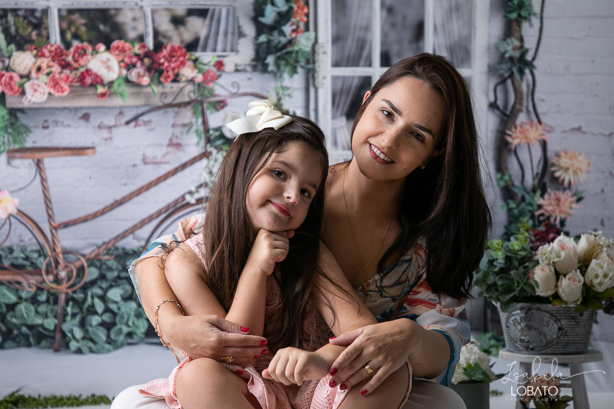 amor-de-mae-dia-das-maes-ensaio-fotografico-dia-das-maes-mamae-amor-mais-sublime-fotografia-de-mae-fundo-fotografico-dia-das-maes-ensaio-das-maes-dia-das-maes-2022-estudio-fotografico-em-barbacena-melhor-fotografa-de-barbacena-iluminacao-de-estudio-ilcao