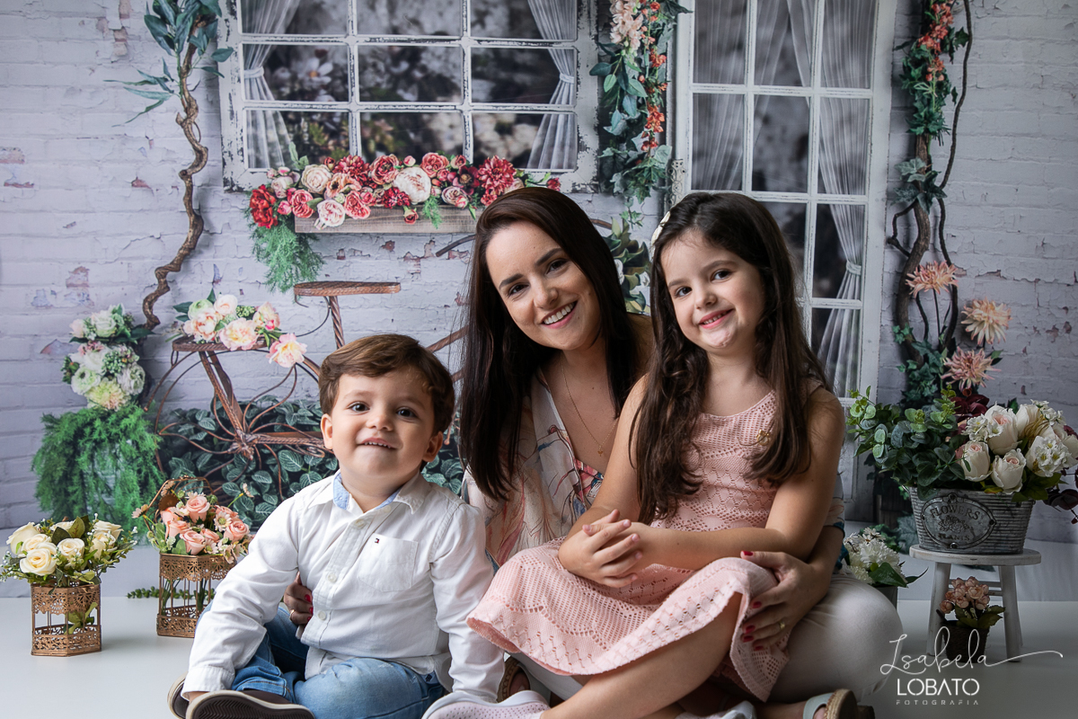 amor-de-mae-dia-das-maes-ensaio-fotografico-dia-das-maes-mamae-amor-mais-sublime-fotografia-de-mae-fundo-fotografico-dia-das-maes-ensaio-das-maes-dia-das-maes-2022-estudio-fotografico-em-barbacena-melhor-fotografa-de-barbacena-iluminacao-de-estudio-ilcao