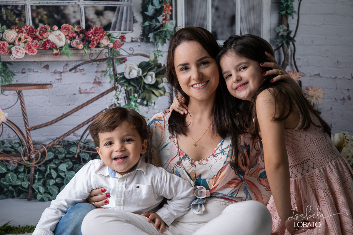 amor-de-mae-dia-das-maes-ensaio-fotografico-dia-das-maes-mamae-amor-mais-sublime-fotografia-de-mae-fundo-fotografico-dia-das-maes-ensaio-das-maes-dia-das-maes-2022-estudio-fotografico-em-barbacena-melhor-fotografa-de-barbacena-iluminacao-de-estudio-ilcao