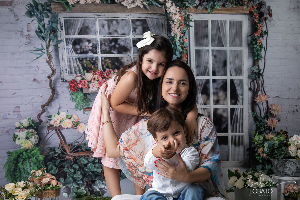 amor-de-mae-dia-das-maes-ensaio-fotografico-dia-das-maes-mamae-amor-mais-sublime-fotografia-de-mae-fundo-fotografico-dia-das-maes-ensaio-das-maes-dia-das-maes-2022-estudio-fotografico-em-barbacena-melhor-fotografa-de-barbacena-iluminacao-de-estudio-ilcaoa