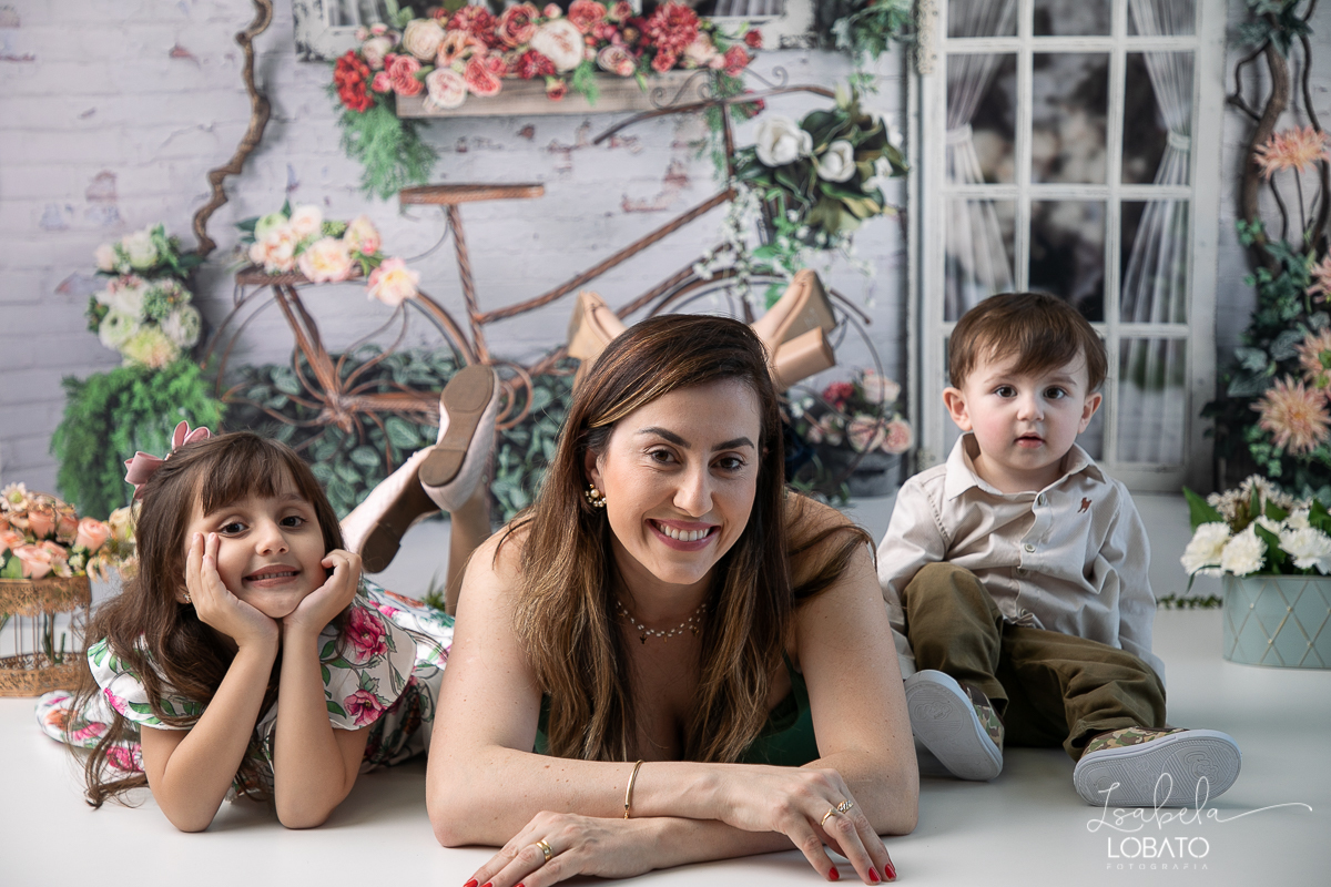 amor-de-mae-dia-das-maes-ensaio-fotografico-dia-das-maes-mamae-amor-mais-sublime-fotografia-de-mae-fundo-fotografico-dia-das-maes-ensaio-das-maes-dia-das-maes-2022-estudio-fotografico-em-barbacena-melhor-fotografa-de-barbacena-iluminacao-de-estudio-ilca