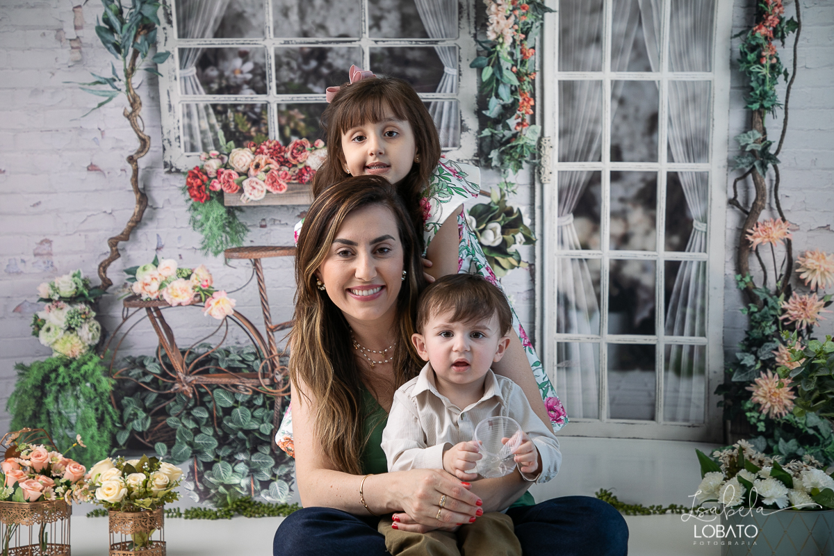 amor-de-mae-dia-das-maes-ensaio-fotografico-dia-das-maes-mamae-amor-mais-sublime-fotografia-de-mae-fundo-fotografico-dia-das-maes-ensaio-das-maes-dia-das-maes-2022-estudio-fotografico-em-barbacena-melhor-fotografa-de-barbacena-iluminacao-de-estudio-ilca