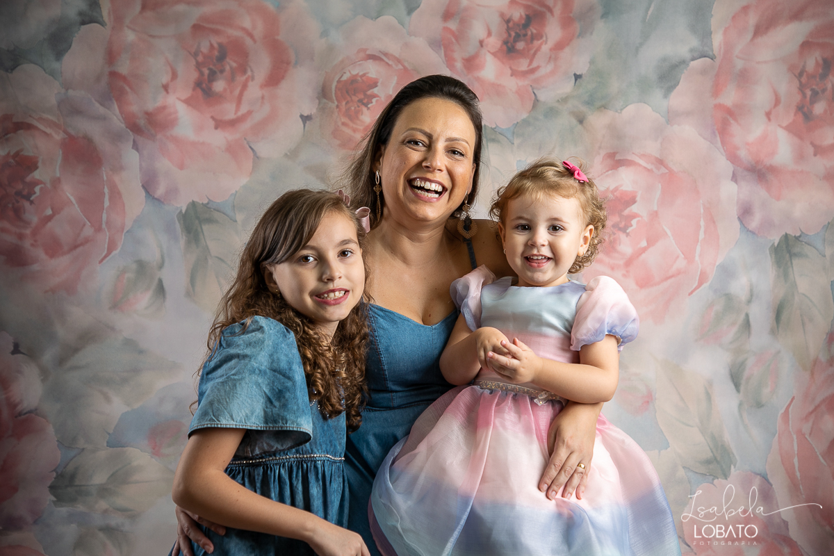 amor-de-mae-dia-das-maes-ensaio-fotografico-dia-das-maes-mamae-amor-mais-sublime-fotografia-de-mae-fundo-fotografico-dia-das-maes-ensaio-das-maes-dia-das-maes-2022-estudio-fotografico-em-barbacena-melhor-fotografa-de-barbacena-iluminacao-de-estudio-ilca