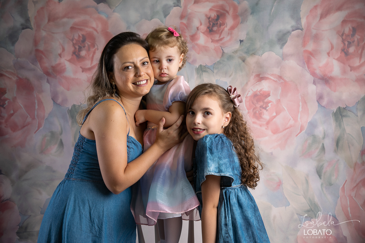 amor-de-mae-dia-das-maes-ensaio-fotografico-dia-das-maes-mamae-amor-mais-sublime-fotografia-de-mae-fundo-fotografico-dia-das-maes-ensaio-das-maes-dia-das-maes-2022-estudio-fotografico-em-barbacena-melhor-fotografa-de-barbacena-iluminacao-de-estudio-ilca