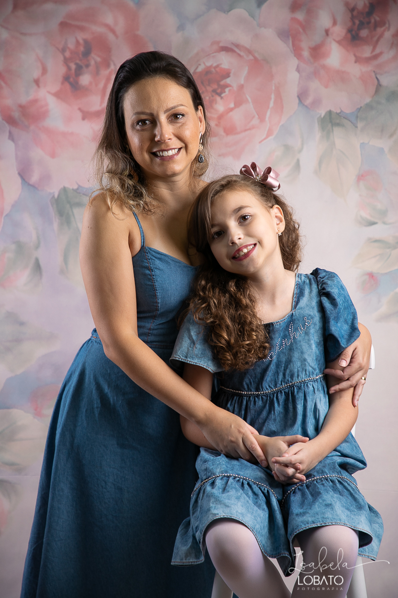 amor-de-mae-dia-das-maes-ensaio-fotografico-dia-das-maes-mamae-amor-mais-sublime-fotografia-de-mae-fundo-fotografico-dia-das-maes-ensaio-das-maes-dia-das-maes-2022-estudio-fotografico-em-barbacena-melhor-fotografa-de-barbacena-iluminacao-de-estudio-ilca