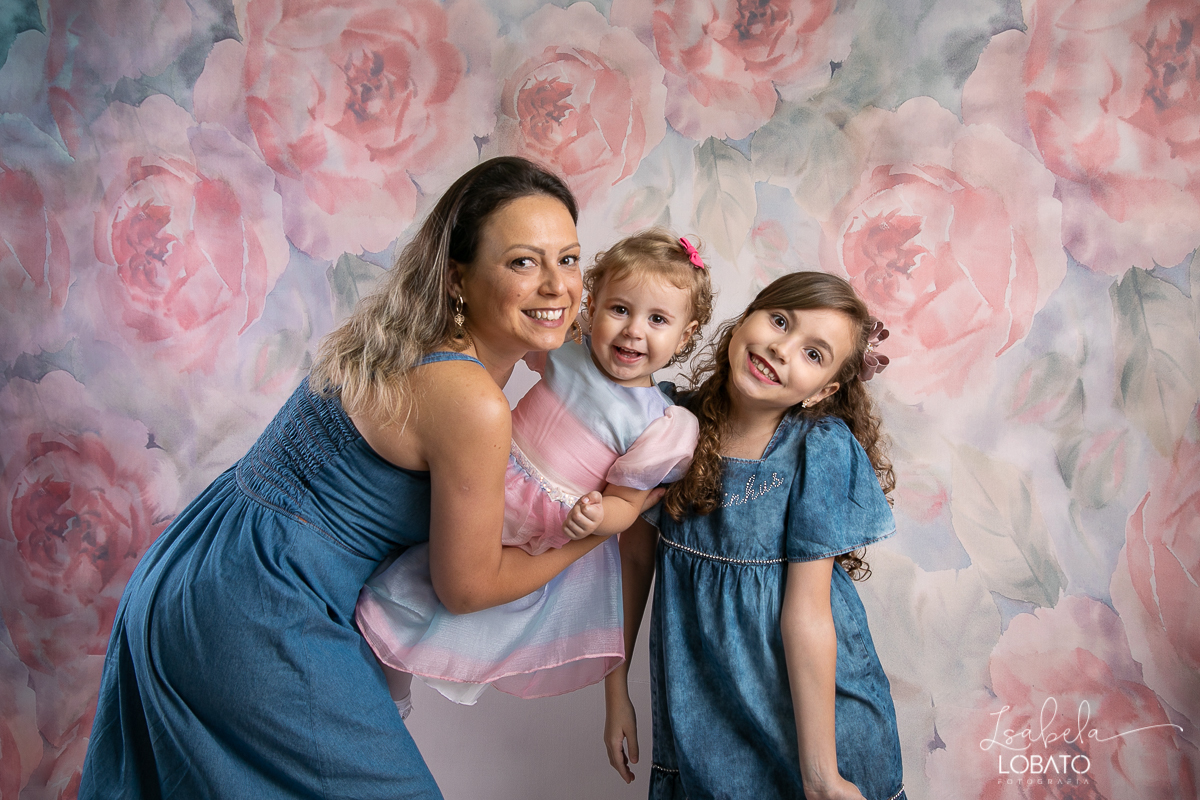 amor-de-mae-dia-das-maes-ensaio-fotografico-dia-das-maes-mamae-amor-mais-sublime-fotografia-de-mae-fundo-fotografico-dia-das-maes-ensaio-das-maes-dia-das-maes-2022-estudio-fotografico-em-barbacena-melhor-fotografa-de-barbacena-iluminacao-de-estudio-ilcaam