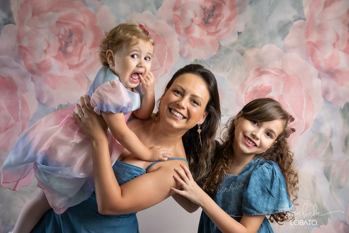 amor-de-mae-dia-das-maes-ensaio-fotografico-dia-das-maes-mamae-amor-mais-sublime-fotografia-de-mae-fundo-fotografico-dia-das-maes-ensaio-das-maes-dia-das-maes-2022-estudio-fotografico-em-barbacena-melhor-fotografa-de-barbacena-iluminacao-de-estudio-ilca