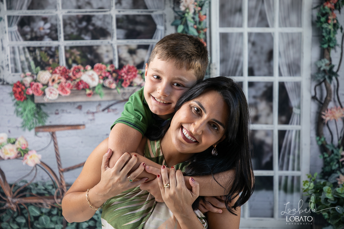 amor-de-mae-dia-das-maes-ensaio-fotografico-dia-das-maes-mamae-amor-mais-sublime-fotografia-de-mae-fundo-fotografico-dia-das-maes-ensaio-das-maes-dia-das-maes-2022-estudio-fotografico-em-barbacena-melhor-fotografa-de-barbacena-iluminacao-de-estudio-ilca
