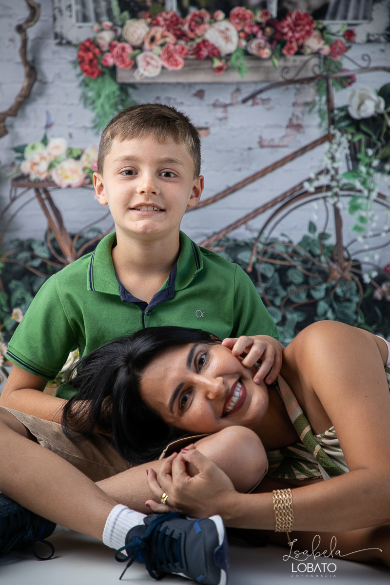 amor-de-mae-dia-das-maes-ensaio-fotografico-dia-das-maes-mamae-amor-mais-sublime-fotografia-de-mae-fundo-fotografico-dia-das-maes-ensaio-das-maes-dia-das-maes-2022-estudio-fotografico-em-barbacena-melhor-fotografa-de-barbacena-iluminacao-de-estudio-ilca