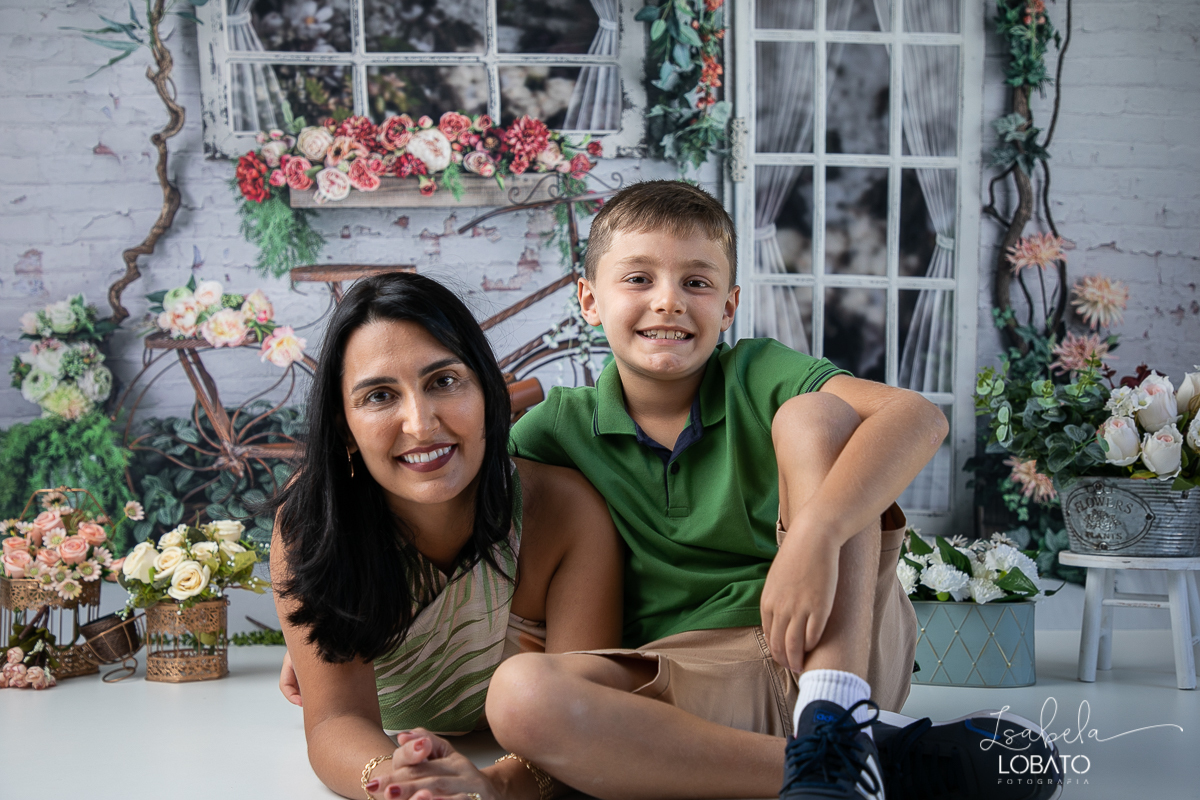 amor-de-mae-dia-das-maes-ensaio-fotografico-dia-das-maes-mamae-amor-mais-sublime-fotografia-de-mae-fundo-fotografico-dia-das-maes-ensaio-das-maes-dia-das-maes-2022-estudio-fotografico-em-barbacena-melhor-fotografa-de-barbacena-iluminacao-de-estudio-ilca