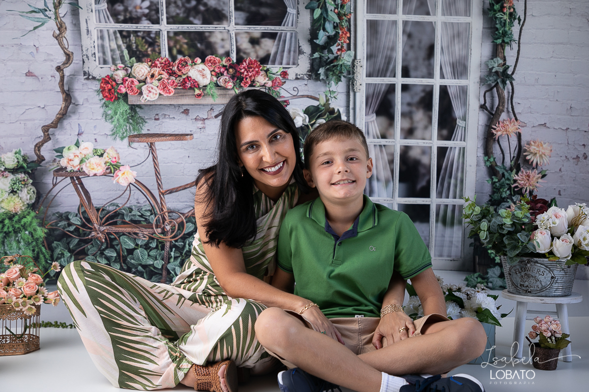 amor-de-mae-dia-das-maes-ensaio-fotografico-dia-das-maes-mamae-amor-mais-sublime-fotografia-de-mae-fundo-fotografico-dia-das-maes-ensaio-das-maes-dia-das-maes-2022-estudio-fotografico-em-barbacena-melhor-fotografa-de-barbacena-iluminacao-de-estudio-ilca