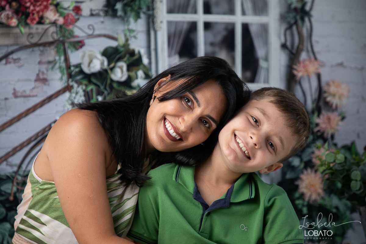 amor-de-mae-dia-das-maes-ensaio-fotografico-dia-das-maes-mamae-amor-mais-sublime-fotografia-de-mae-fundo-fotografico-dia-das-maes-ensaio-das-maes-dia-das-maes-2022-estudio-fotografico-em-barbacena-melhor-fotografa-de-barbacena-iluminacao-de-estudio-ilca