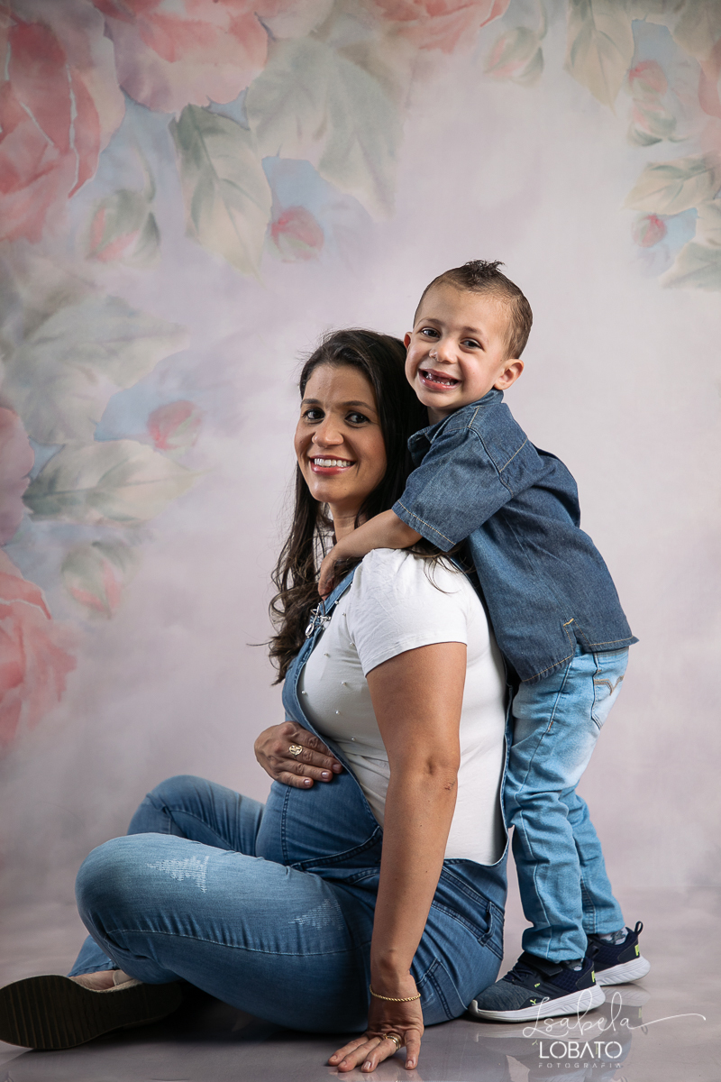 amor-de-mae-dia-das-maes-ensaio-fotografico-dia-das-maes-mamae-amor-mais-sublime-fotografia-de-mae-fundo-fotografico-dia-das-maes-ensaio-das-maes-dia-das-maes-2022-estudio-fotografico-em-barbacena-melhor-fotografa-de-barbacena-iluminacao-de-estudio-ilca