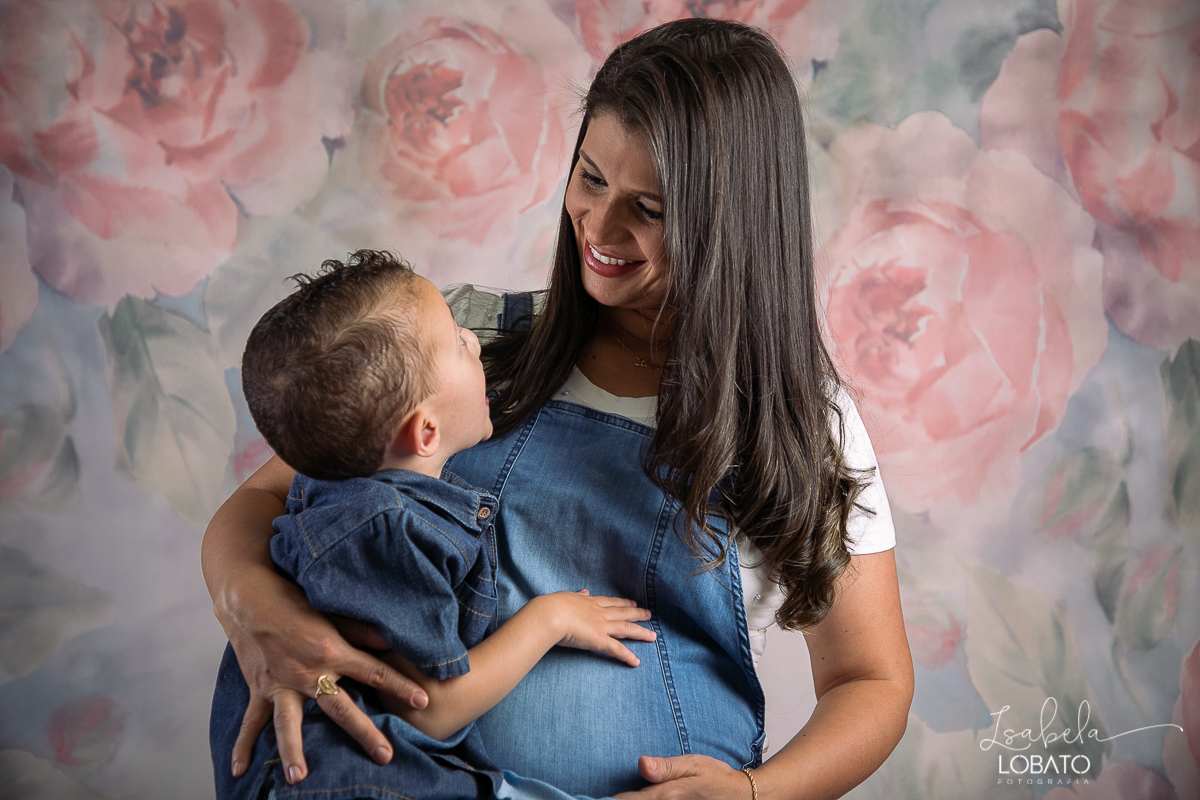 amor-de-mae-dia-das-maes-ensaio-fotografico-dia-das-maes-mamae-amor-mais-sublime-fotografia-de-mae-fundo-fotografico-dia-das-maes-ensaio-das-maes-dia-das-maes-2022-estudio-fotografico-em-barbacena-melhor-fotografa-de-barbacena-iluminacao-de-estudio-ilca