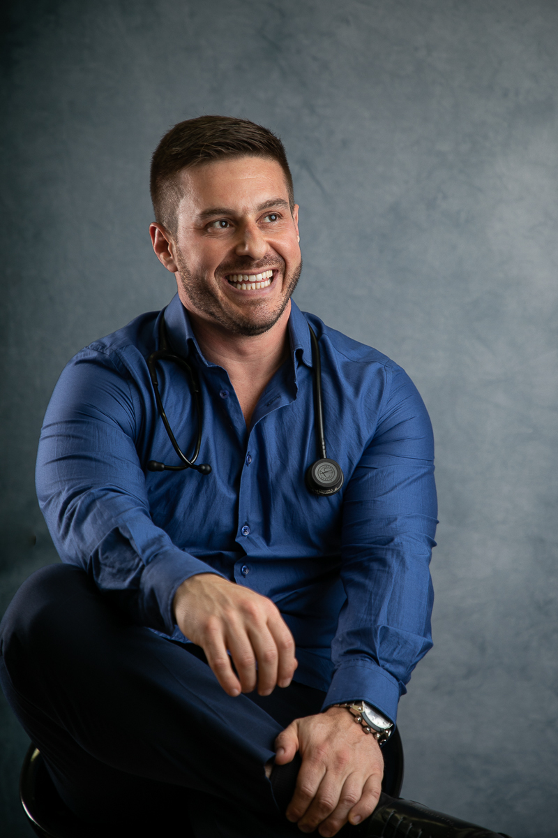 foto-publicidade-mkt-digital-agencia-d-mkt-nos-tres-comunica-marketing-de-medicos-nutrologo-barbacena-nutrologo-minas-gerais-emagrecimento-hipertrofia-publicidade-redes-sociais-de-medicos-fotografia-para-perfil-de-medicos-fotografa-para-fins-publicitarios