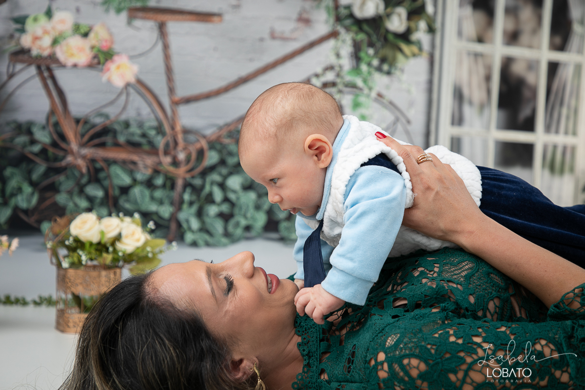 amor-de-mae-dia-das-maes-ensaio-fotografico-dia-das-maes-mamae-amor-mais-sublime-fotografia-de-mae-fundo-fotografico-dia-das-maes-ensaio-das-maes-dia-das-maes-2022-estudio-fotografico-em-barbacena-melhor-fotografa-de-barbacena-iluminacao-de-estudio-ilca