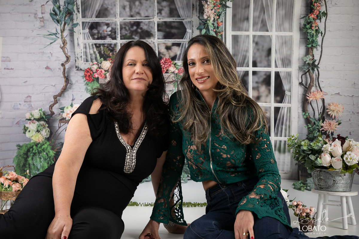 amor-de-mae-dia-das-maes-ensaio-fotografico-dia-das-maes-mamae-amor-mais-sublime-fotografia-de-mae-fundo-fotografico-dia-das-maes-ensaio-das-maes-dia-das-maes-2022-estudio-fotografico-em-barbacena-melhor-fotografa-de-barbacena-iluminacao-de-estudio-ilca