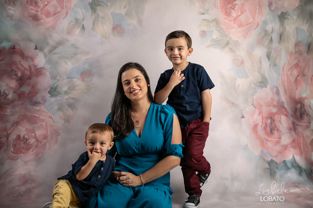 amor-de-mae-dia-das-maes-ensaio-fotografico-dia-das-maes-mamae-amor-mais-sublime-fotografia-de-mae-fundo-fotografico-dia-das-maes-ensaio-das-maes-dia-das-maes-2022-estudio-fotografico-em-barbacena-melhor-fotografa-de-barbacena-iluminacao-de-estudio-ilca