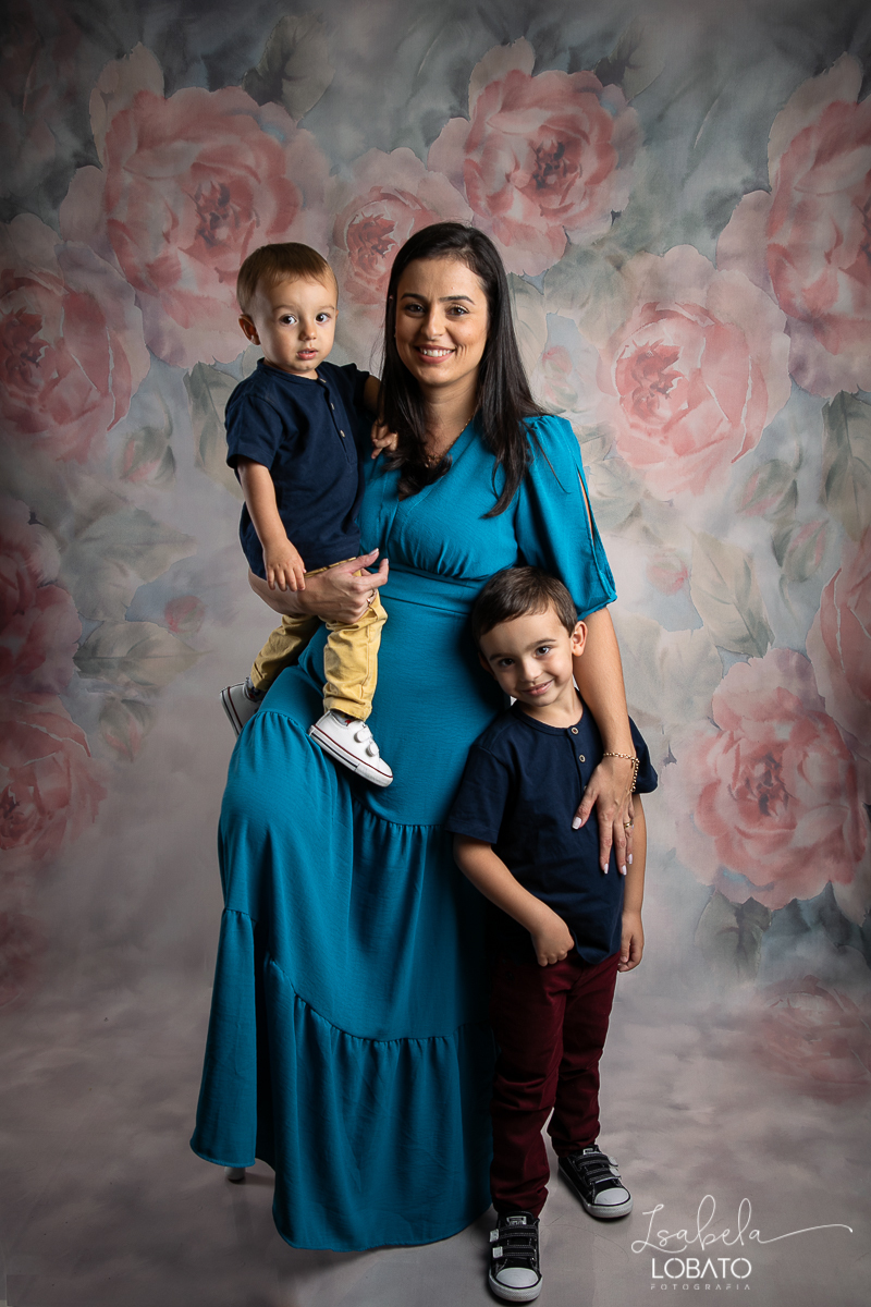 amor-de-mae-dia-das-maes-ensaio-fotografico-dia-das-maes-mamae-amor-mais-sublime-fotografia-de-mae-fundo-fotografico-dia-das-maes-ensaio-das-maes-dia-das-maes-2022-estudio-fotografico-em-barbacena-melhor-fotografa-de-barbacena-iluminacao-de-estudio-ilca