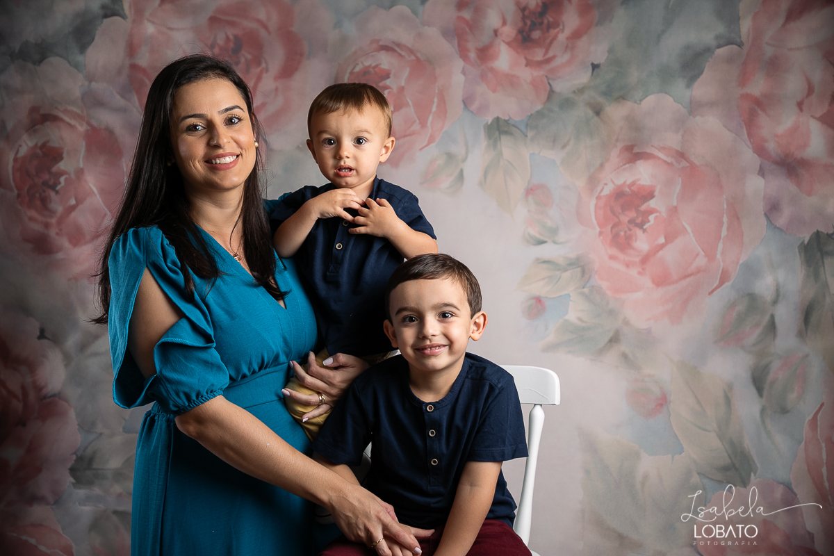 amor-de-mae-dia-das-maes-ensaio-fotografico-dia-das-maes-mamae-amor-mais-sublime-fotografia-de-mae-fundo-fotografico-dia-das-maes-ensaio-das-maes-dia-das-maes-2022-estudio-fotografico-em-barbacena-melhor-fotografa-de-barbacena-iluminacao-de-estudio-ilca